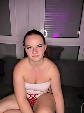 SecretSarah69 Live XXX-Chat