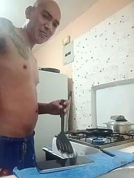 Cain180k élő XXX-chatje