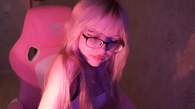 KiraBy's Live Chat Room