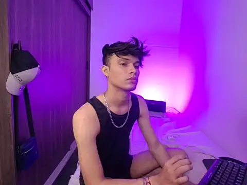 AlexxxGod Chat XXX in diretta
