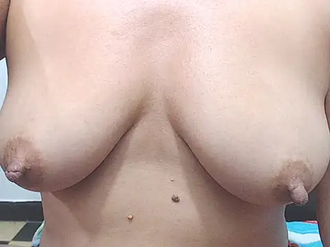 צ'אט XXX בשידור חי של tamara_hottt