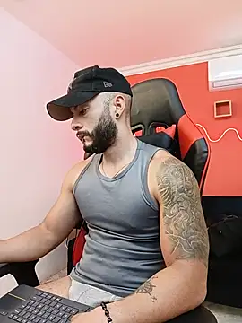 צ'אט XXX בשידור חי של Mike_savage3