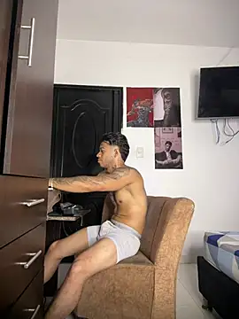 Enzomoretti__ – Naživo XXX chat