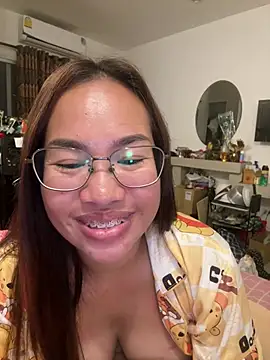 XXX chat uživo modela Ponthip