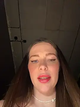 -SweetDi-n Live XXX chat