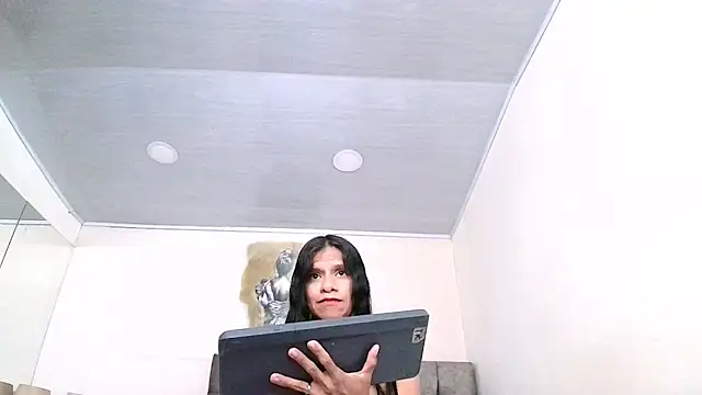 IssabellaJones 即時 XXX 聊天