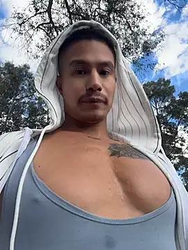 DOMINICKVEGAS77 Adlı Modelin Canlı XXX Sohbeti