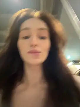 -missbehaving-'s Live XXX Chat