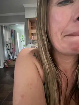 MiraKisss Chat XXX in diretta