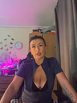 צ'אט XXX בשידור חי של Hotangel75