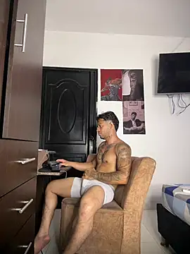 Enzomoretti__ Live XXX Chat