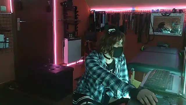 Ginny-the-bdsm-nympho's Live Chat Room