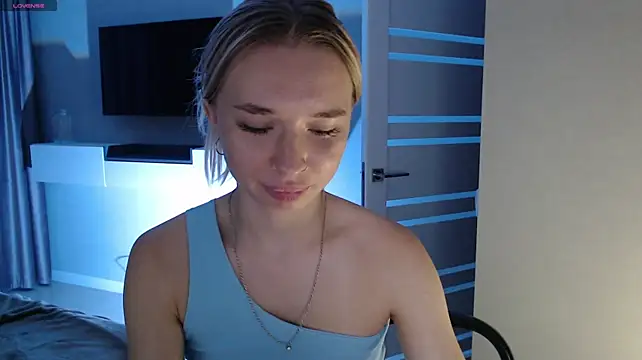 Emily_Hartt – Live XXX-chat