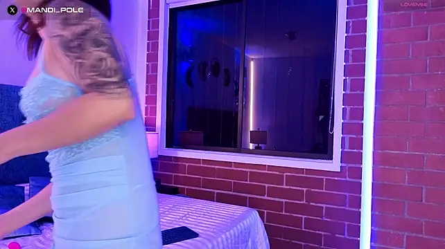 mandi4pole_ Adlı Modelin Canlı XXX Sohbeti