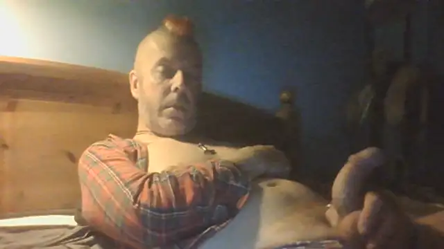SHARPSkinhead's Live XXX Chat