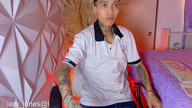 Jonesliam23's Live XXX Chat