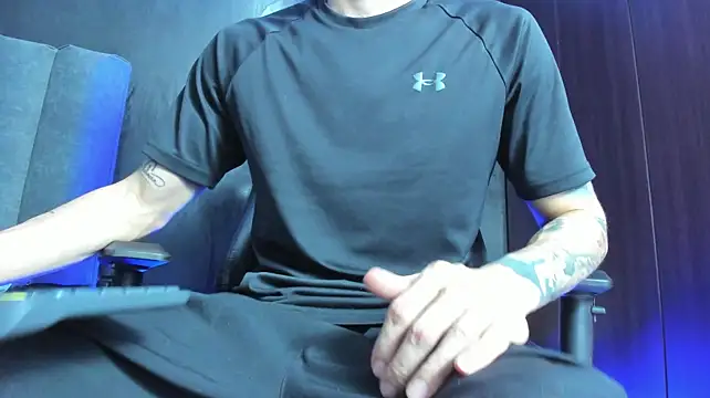 צ'אט XXX בשידור חי של Enzo_Maserati