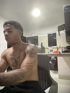 Enzomoretti__ live XXX chat