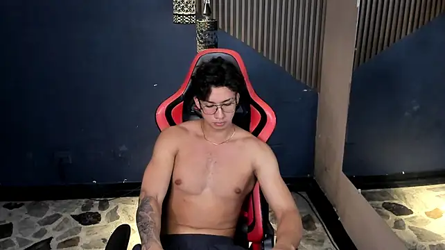 Axxel_Muscle Webcam Show