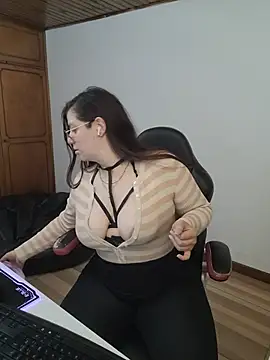 Chat +18 de kayortiiz ao vivo