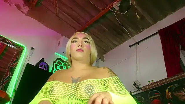 XXX chat uživo modela candy_aass