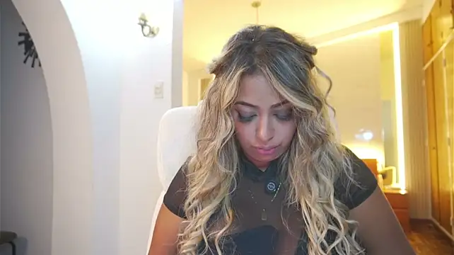 charlottelover21 Adlı Modelin Canlı XXX Sohbeti