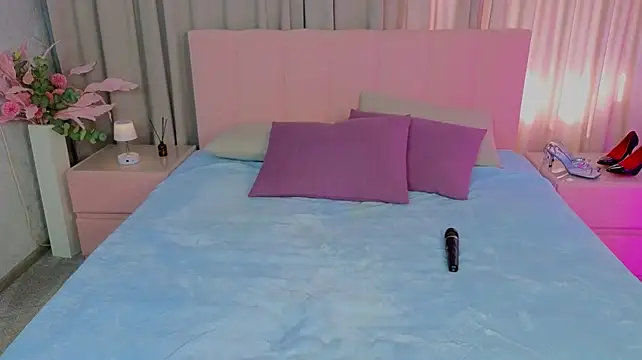 Ariana_Petite 现场XXX聊天