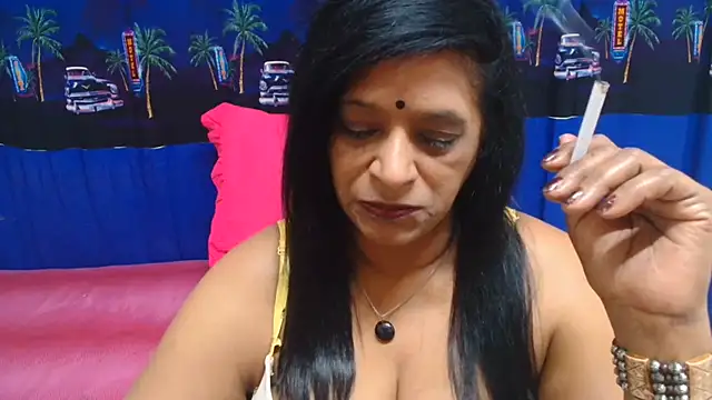 INDIANFUSION Adlı Modelin Canlı XXX Sohbeti