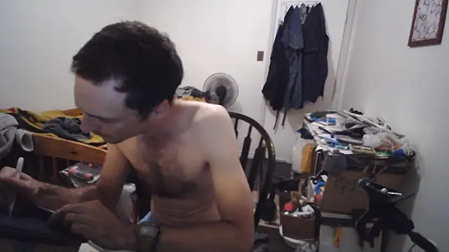 JohnnyMoves' Live XXX Chat