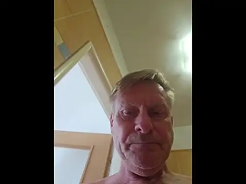 johnnym1 – Naživo XXX chat
