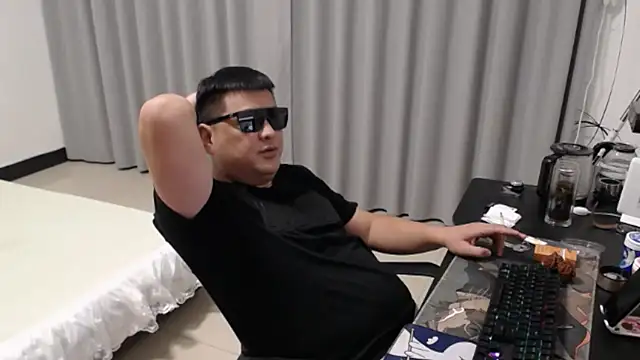 zhang1118's Live XXX Chat