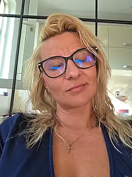 Chat XXX en directo de KaylinJan