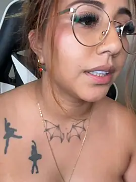 XXX chat uživo modela miaelite
