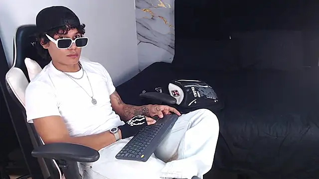 MaximilianRoth Live XXX-Chat