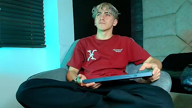 Tyler_McreyのライブXXXチャット