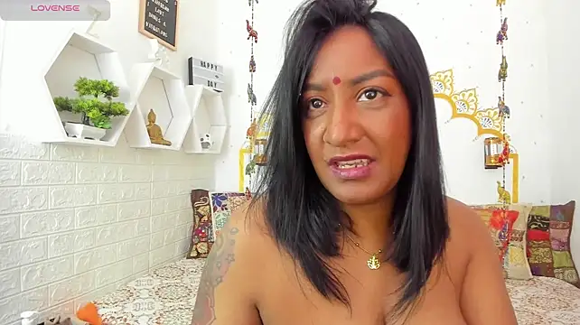 LadyNahir Chat XXX in diretta
