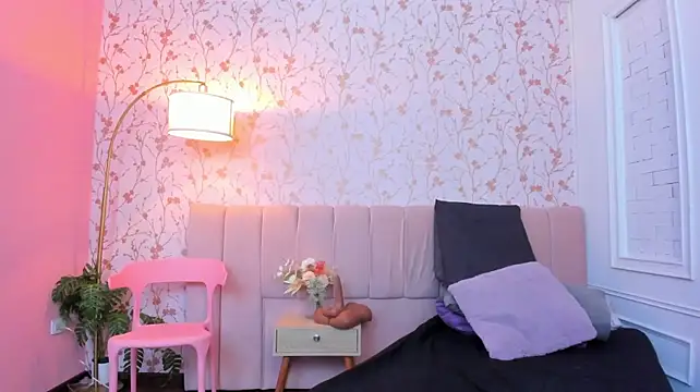 taylor_bennet Adlı Modelin Canlı XXX Sohbeti