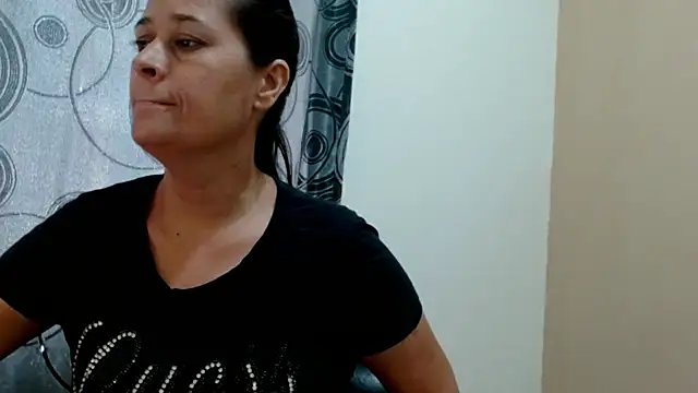 KARYNA_MILF Adlı Modelin Canlı XXX Sohbeti