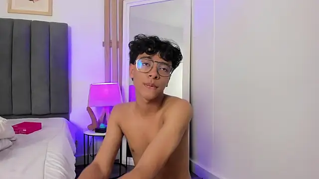 Adams__Bobby 现场XXX聊天