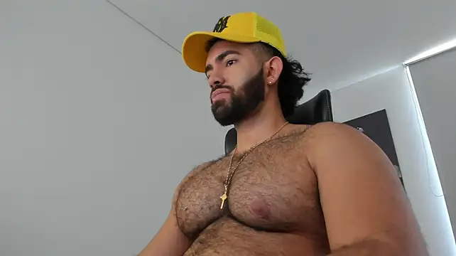 simonleon27 Adlı Modelin Canlı XXX Sohbeti