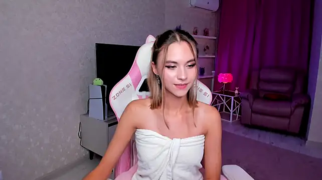 EllaCurtis' Live XXX Chat