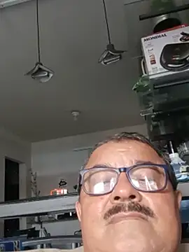 Misterymem63 Show in webcam
