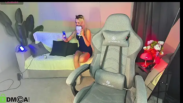 LaslyAngel élő XXX-chatje