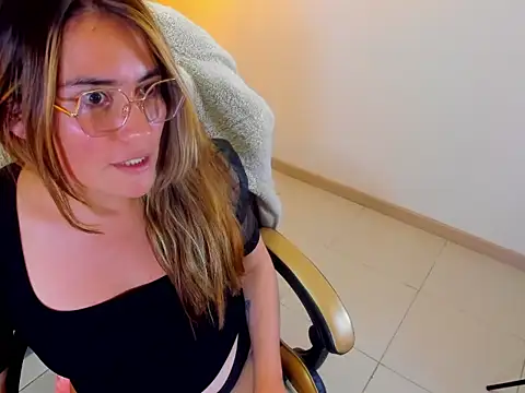 MiaAmadorVS Live XXX-chat