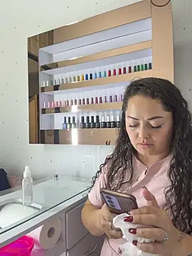 Nails_Lucia Adlı Modelin Canlı XXX Sohbeti