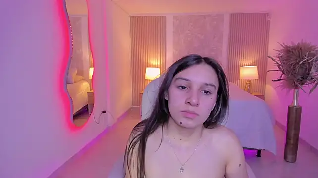 ANGIE-SMITH Adlı Modelin Canlı XXX Sohbeti