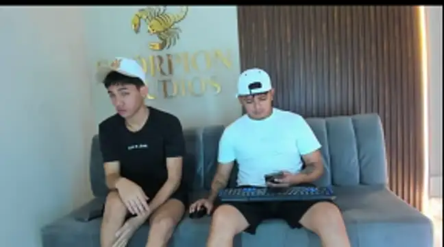 Chat XXX en directo de Charlie_Scorpion