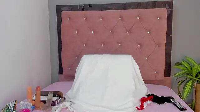 Salomegomez22 Adlı Modelin Canlı XXX Sohbeti