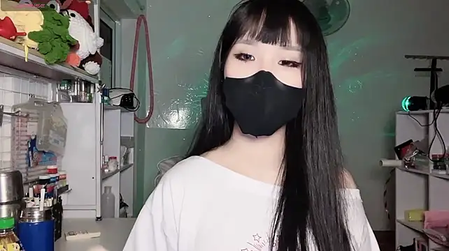Tieu-Mayn Live XXX chat