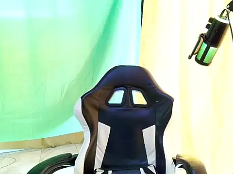 aronmiller404 live XXX chat